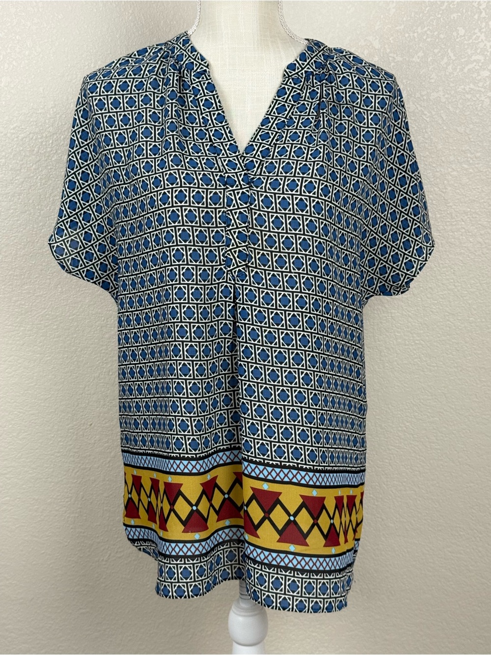 Jade - Printed Short-Sleeve V-Neck Top in Blue with Geometric Border - Size Medi
